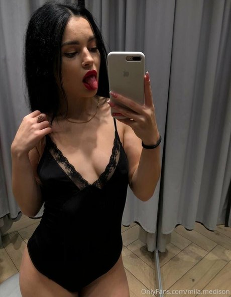 Mila Moore hübsche erwachsene archiv