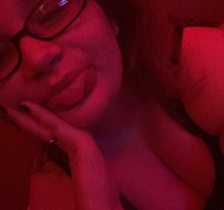 Rachael Mizak heiße erwachsene fotos