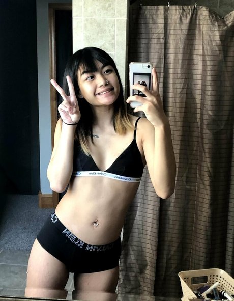 sunisa bby model pornographische bild