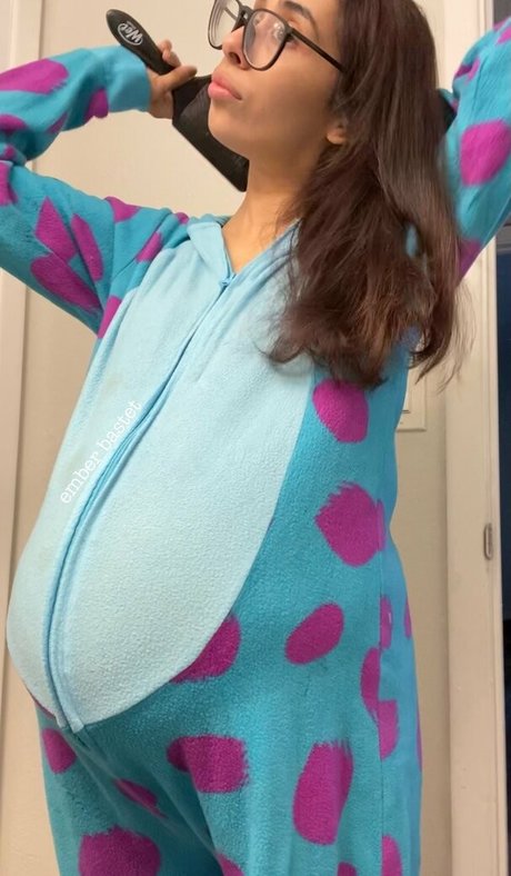 emberbastet model exklusive bilder