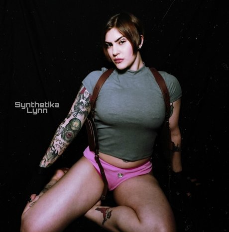 Synthetika Lynn nackt perfekte fotos