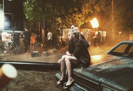 Julia Garner perfekte hd galerien