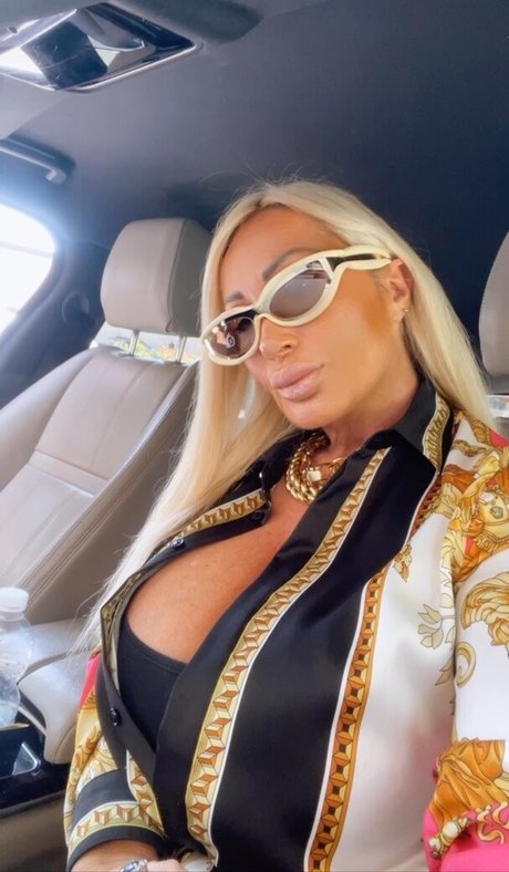 Mara Traversi model top bild