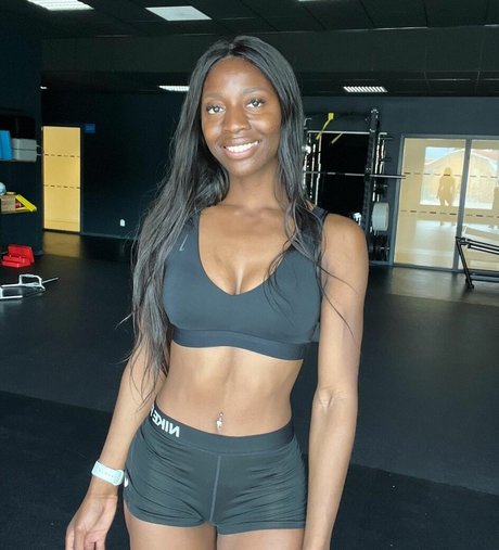 Khaddi Sagnia pornostar beste bild