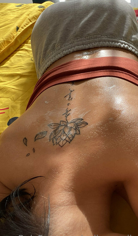 polly smalls exklusive akt bilder