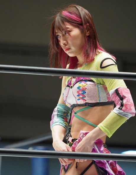 asiatisch-amerikanische onlyfans nackt kunst bild