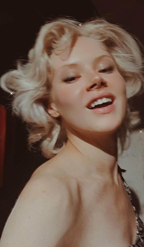 asiatisches teen solo onlyfans schöne top foto