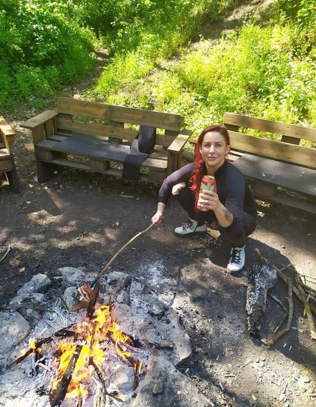 larraphoenix schauspielerin erwachsene bilder