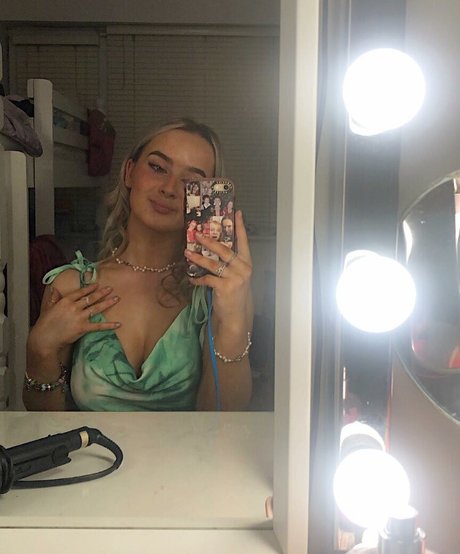 Aiobhin hd nackt fotos