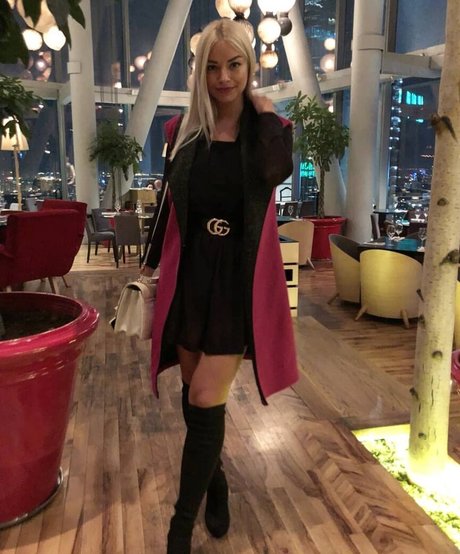 breite onlyfans sexy akt bild