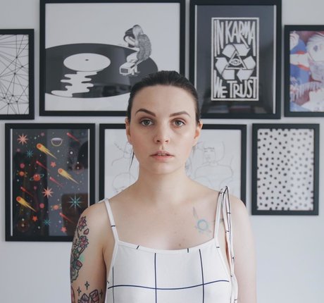 Emma Blackery exklusive perfekte bild