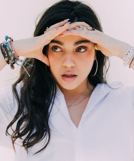 Iman Vellani porno fotos