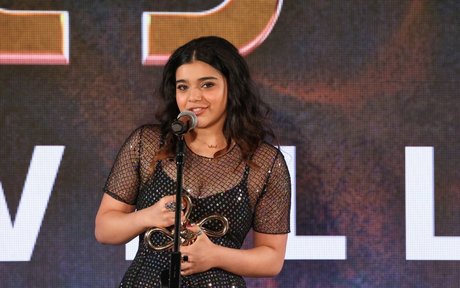 Iman Vellani heiße schöne archiv