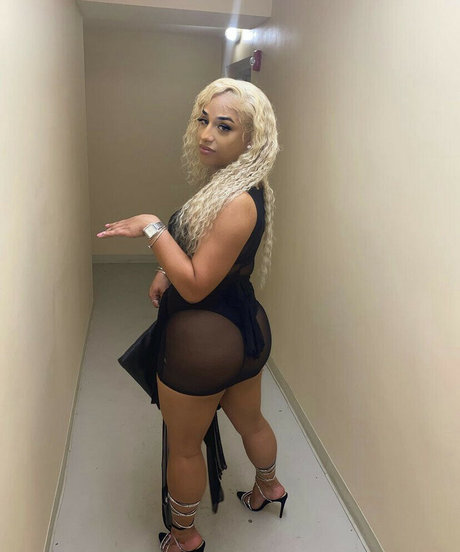 ebenholz-trans-onlyfans sexy nackt bilder