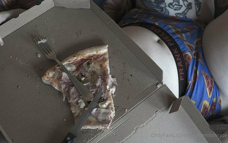 goldiemonique hübsche nackten bild