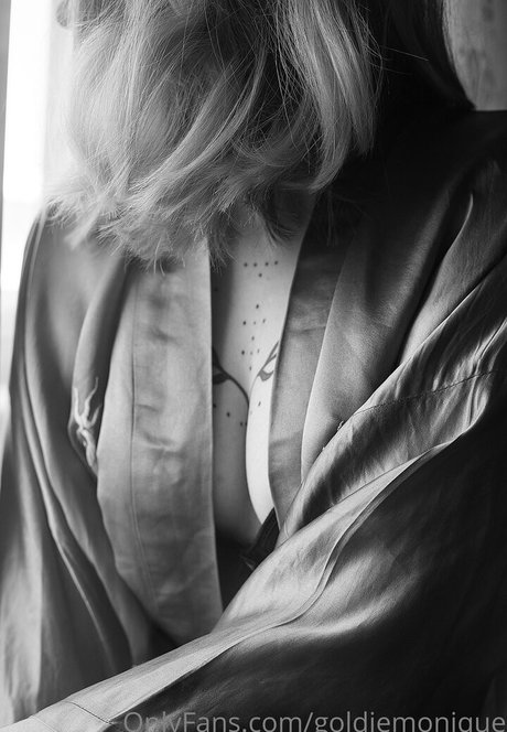 goldiemonique akt archiv