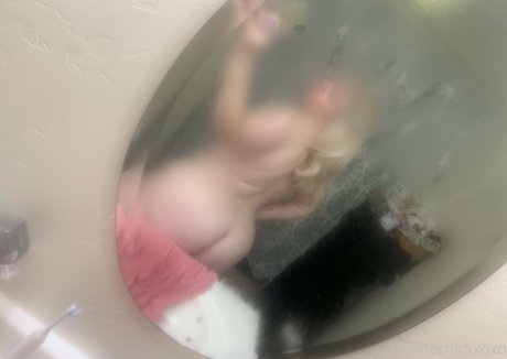 asiatische zierliche onlyfans schöne nackte fotos