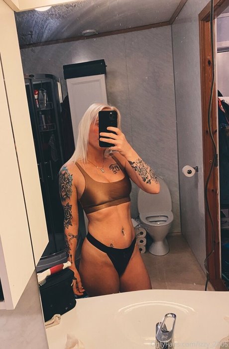 izzy 2505 porno nackten foto