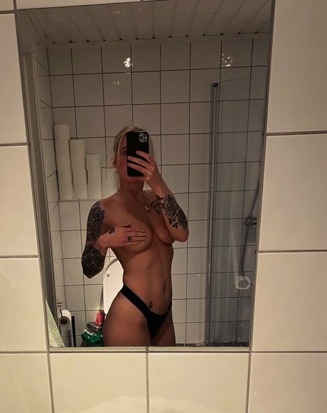 izzy 2505 model pornografische foto