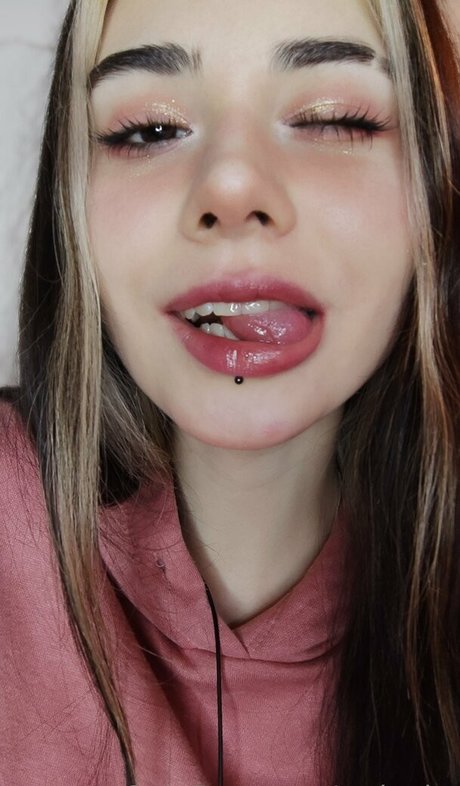 torineko model nackt foto