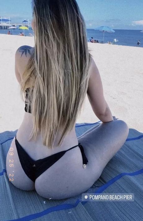 Camilaputini Comecou perfekte heiße bild