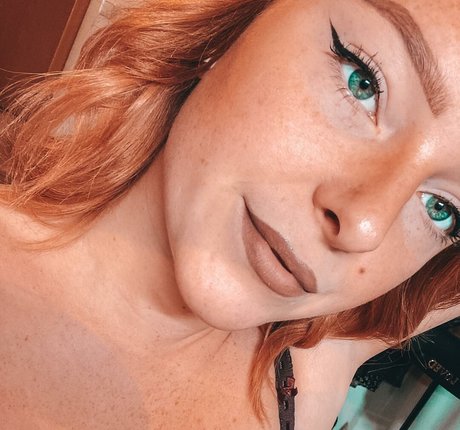 Sarah Neuhaus perfekte nackten bilder