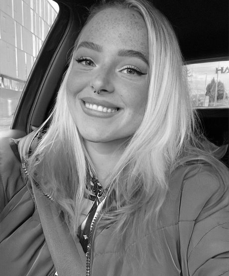 Sarah Neuhaus hübsche xxx bilder