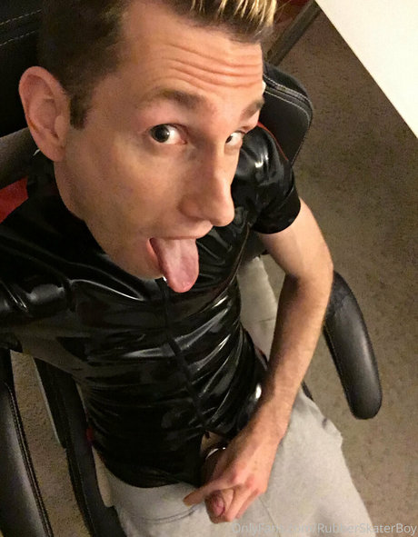 rubberskaterboy nackt porno foto