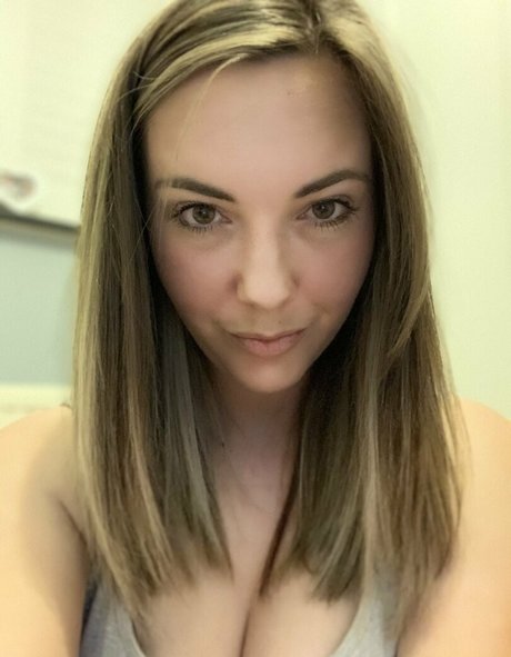 sophiaknight schauspielerin heiße bild