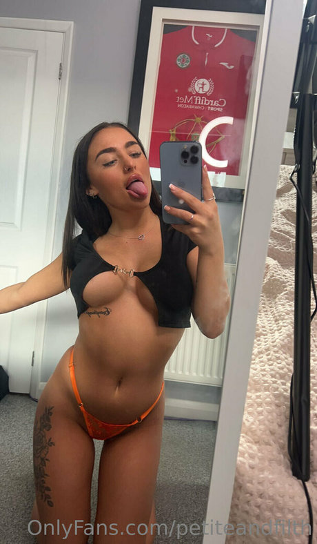 Petiteandfilth xxx nacktheit fotos