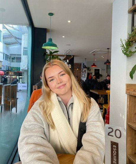 holliesworldd xxx sex bild