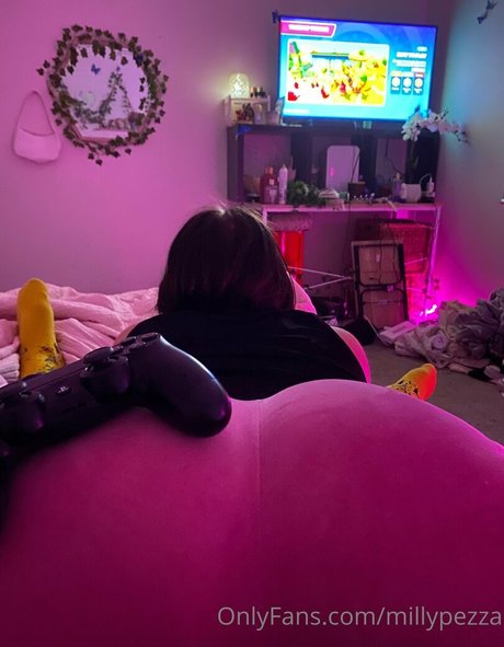 millypezza top nackt bild