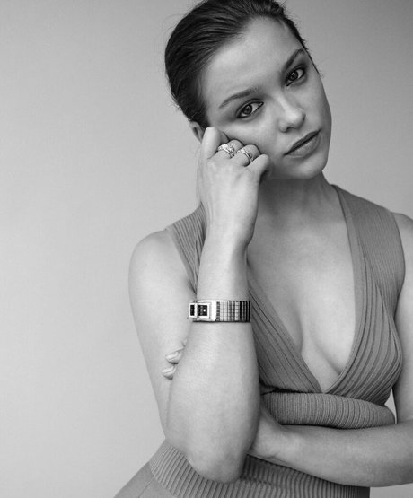 Sophie Cookson pornostar nette bild