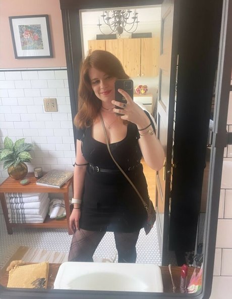 Allie Goertz porno nackten bild