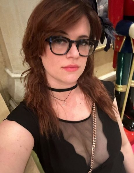 Allie Goertz nackt freie archiv