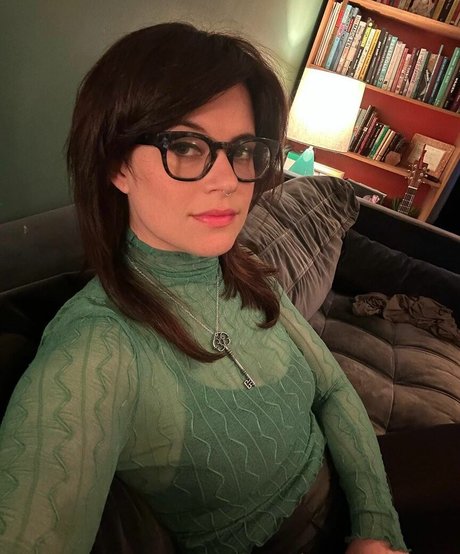 Allie Goertz top heiße fotos