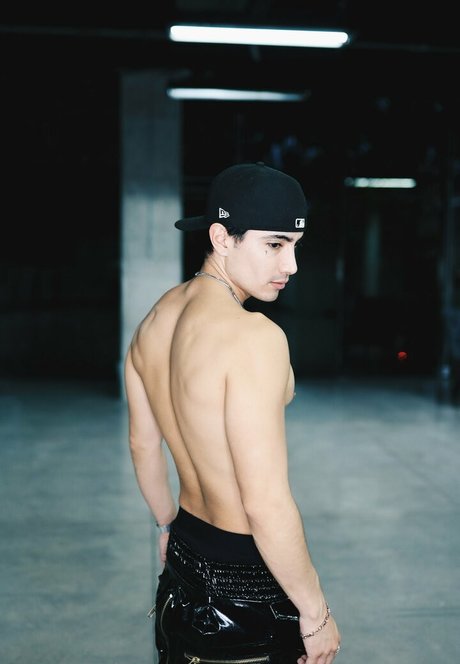 sohn onlyfans kunst nackt bild