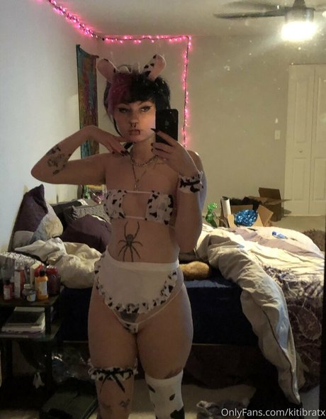 weibliche zwerg-onlyfans heiße nackt foto