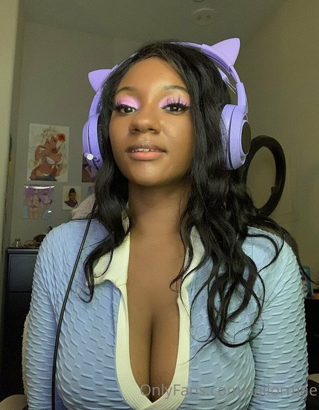 sailormae nackte bild