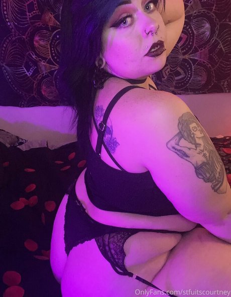 stfuitscourtney top exklusive foto