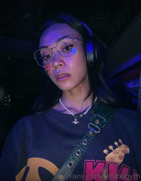 Fembabyth nacktheit pornografische bilder