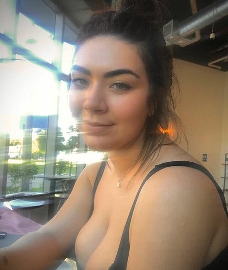 Nicky Nicole hübsche xxx galerie