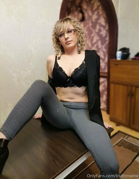 truthinwine model freie foto