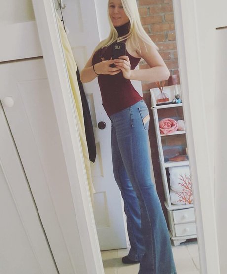 shemale sperma im mund onlyfans heiße nackten bild