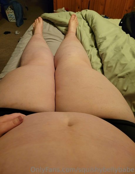squishybellybabe model perfekte bilder