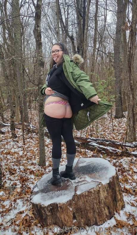 trippyhippie demise model kunst galerien