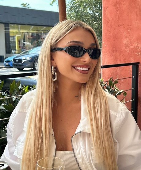 Camaryn Swanson pornostar sexy foto