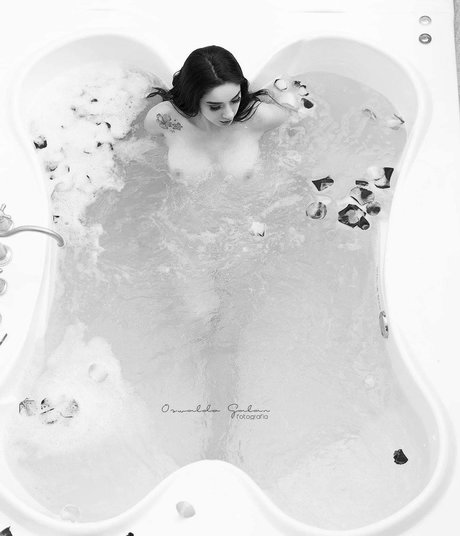 Mika Janneth heiße pornographische bilder