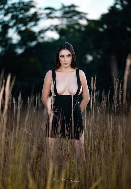 Mika Janneth sexy heiße bild