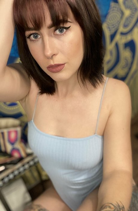 c reign xxx nette archiv